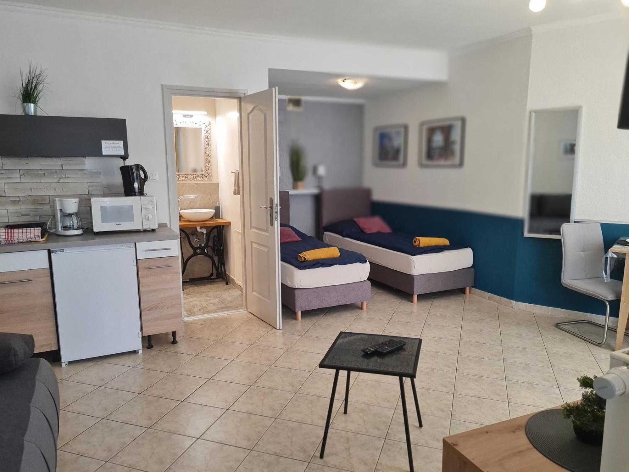 Csever Apartman Тата Экстерьер фото