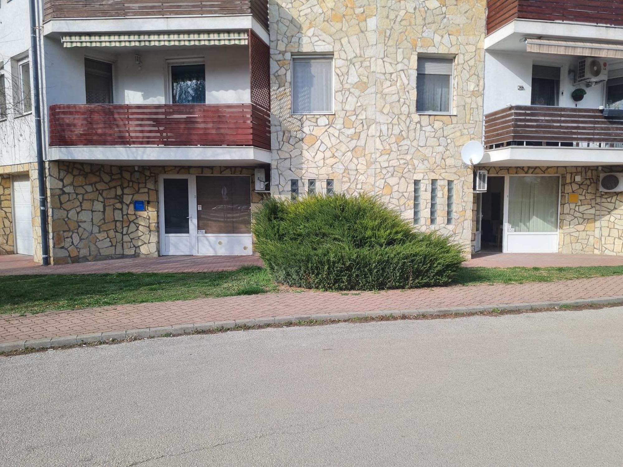 Csever Apartman Тата Экстерьер фото
